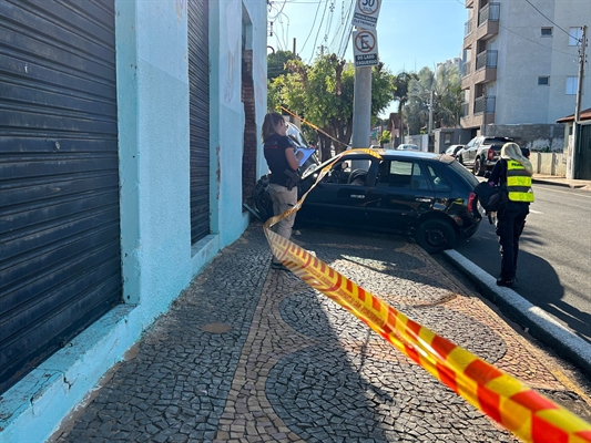 Três pessoas foram socorridas, inicialmente, com ferimentos leves do acidente em Votuporanga (Foto: A Cidade)