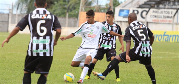 CAVinho sofre goleada e está fora da Copinha