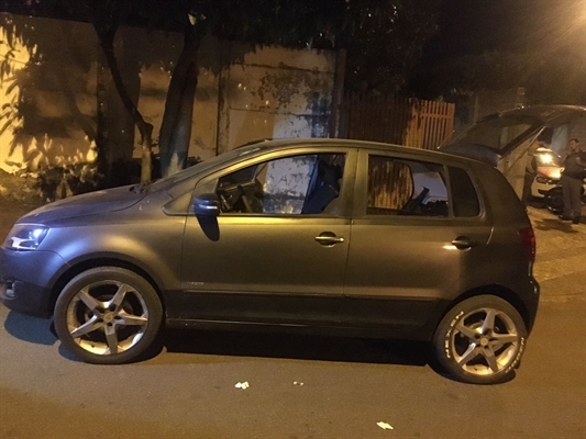 Os policiais encontraram o veículo, um VW Fox, de cor cinza,  pelo bairro Vila Paes Foto: Divulgação/Polícia Militar