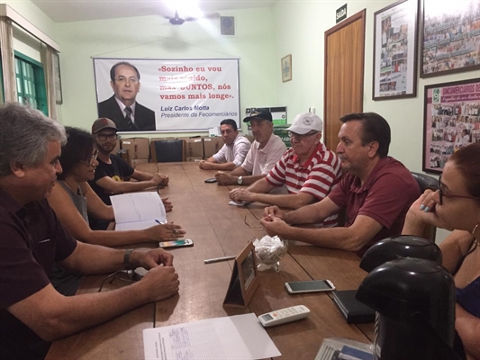 Os representantes dos sindicatos de Votuporanga se reuniram na manhã desta quarta-feira (Foto: Érika Chausson/A Cidade)