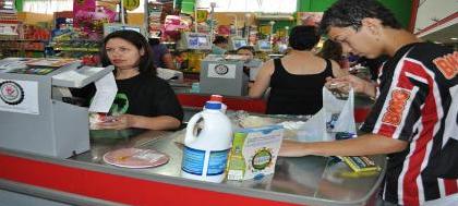 Supermercados não distribuem mais as sacolas