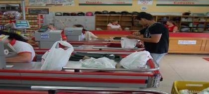 Supermercados estão substituindo sacolas plásticas