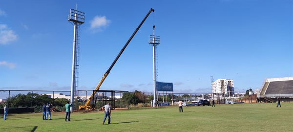 Instalação das torres na Arena (Foto: CAV)