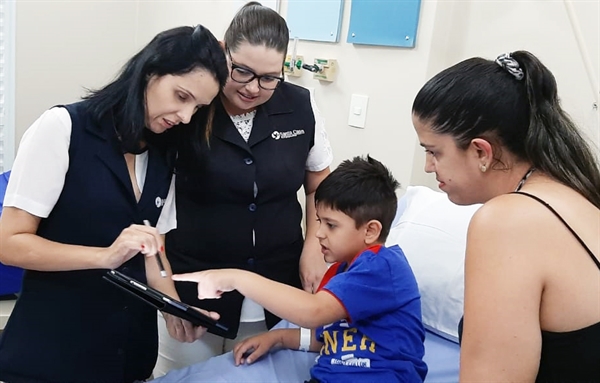  Hospital está implementando a substituição por meio de um tablet (Foto: Santa Casa)