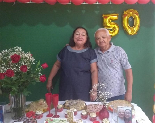 Seu Zé e a esposa Eunice na comemoração das Bodas de Ouro (Arquivo Pessoal)