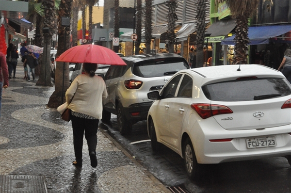 Nos primeiros 12 dias de janeiro deste ano, choveu 374,86% mais que o mesmo período de 2021 em Votuporanga, segundo o Ciiagro (Foto: A Cidade)