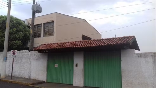 O caso ocorreu no dia 19 de março e foi registrado pela mãe da jovem em Cosmorama (Foto: Google Maps)