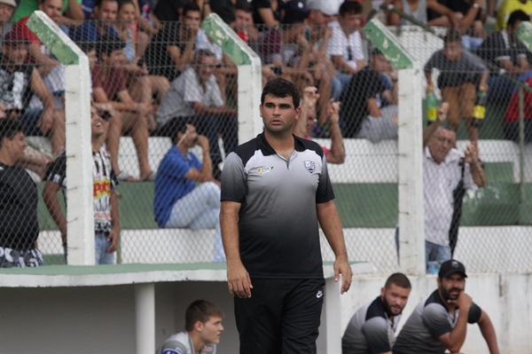 Rainer Oliveira, por sua vez, iria atuar na campanha do CAV neste ano e na comissão técnica de Rogério Corrêa (Foto: Divulgação/CAV)