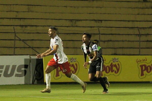 Até segunda-feira (3), Índio não havia sido liberado para a comissão técnica, sendo uma das dúvidas do técnico Rogério Corrêa (Foto: Rafael Bento/CAV)