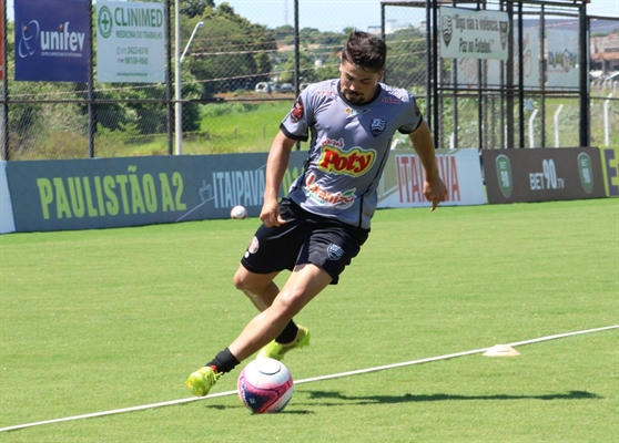 Jogadores da Votuporanguense fazem hoje mais um trabalho na Arena Plínio Marin, local do jogo de amanhã (Foto: Rafael Nascimento/CAV)