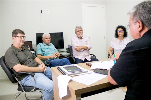 Reunião entre as principais lideranças políticas da cidade, realizada na segunda, alinhou os rumos para a eleição municipal de 2024. A convocação partiu do deputado Carlão. (Foto: Redes sociais)