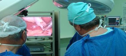Com novos equipamentos, médicos fazem vídeo cirurgia