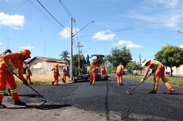 O presidente da Câmara Daniel David apresentou diversas demandas nesta semana, dentre elas a inclusão de ruas no plano de recape (Foto: Prefeitura de Votuporanga)