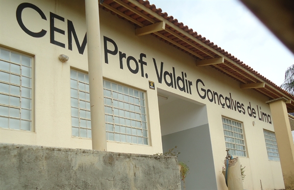 Secretária divulga nova diretora do CEM “Valdir”