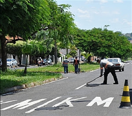 De janeiro até agora, mais de 120 toneladas de massa asfáltica já foram aplicadas em ruas e avenidas por todas as regiões da cidade (Foto: Divulgação/Prefeitura de Votuporanga)