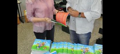 Saev Ambiental repassa 400 livros para Educação