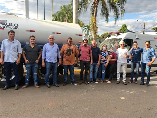 Parisi recebeu, durante o evento “Governo na Área” que aconteceu em São José do Rio Preto, quatro novos veículos para a frota municipal (Foto: Divulgação)