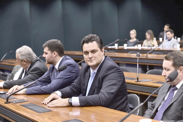 Deputado Geninho Zuliani (DEM) reformulando o partido Democratas na região