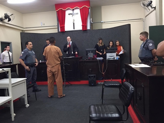 O julgamento teve início às 9h e terminou às 13h40, no Tribunal do Júri do Fórum da Comarca de Votuporanga  (Foto: Érika Chausson/A Cidade)