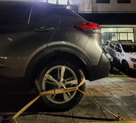 O caso aconteceu nesta quarta-feira (1), na cidade e o motorista chegou a atropelar uma pessoa durante sua fuga (Foto: Polícia Militar de Votuporanga)