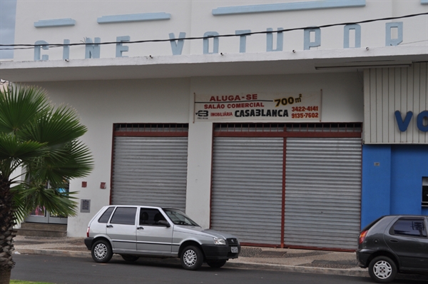 Teatro municipal deve virar shopping popular