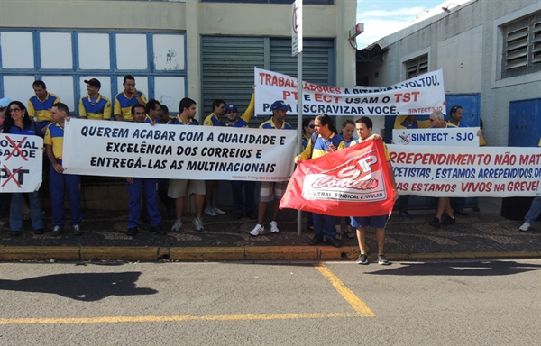 Carteiros da região fazem mobilização na cidade