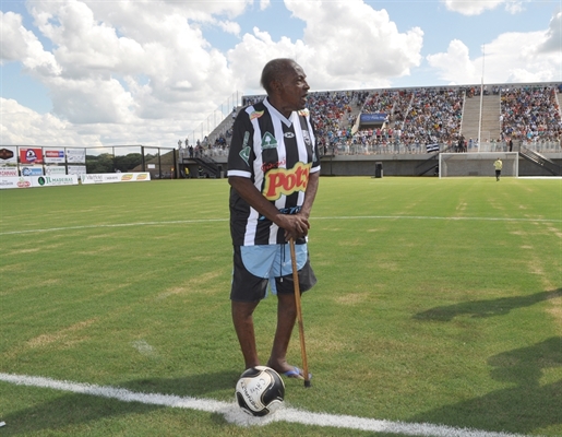 O vereador Osmair Ferrari propôs a criação de um memorial na Arena Plínio Marin, com uma justa homenagem ao eterno ídolo da Votuporanguense, Fifi (Foto: A Cidade )