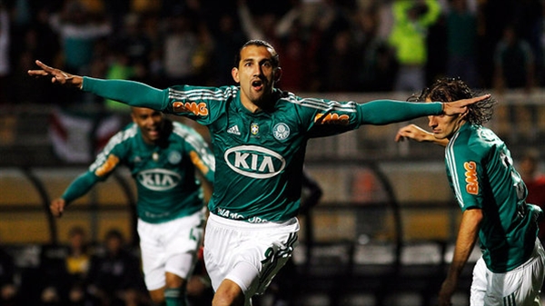 Palmeiras libera ídolo Barcos para negociar com o Grêmio