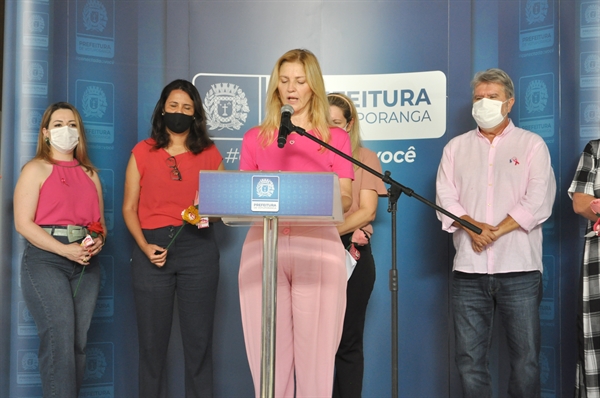 Rose Vanzela Seba, abrilhantou com a sua presença o ato em comemoração ao Dia da Mulher (Foto: A Cidade)