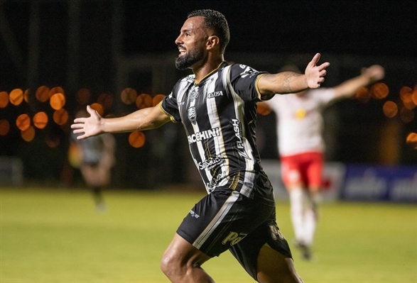 Votuporanguense e Marília decidem neste sábado (6) uma vaga na semifinal da Série A3  (Foto: Rafa Bento/CAV)