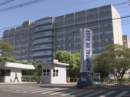 Entre sexta-feira (31) e anteontem cinco pacientes de Votuporanga tiveram que ser transferidos e ajudaram a lotar o HB (Hospital de Base)