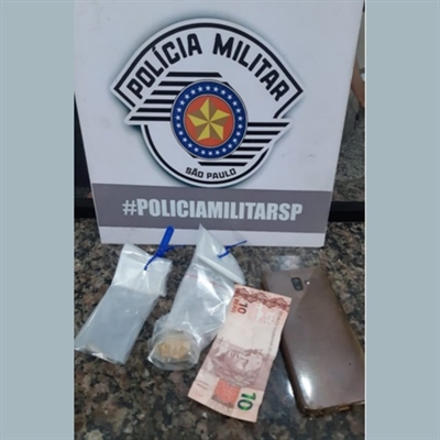 A dupla foi conduzida ao Plantão Policial onde foram enquadrados no crime de tráfico de drogas (Foto: Divulgação)