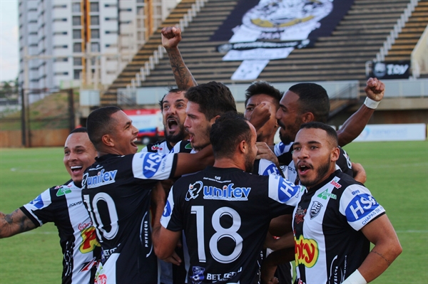 Votuporanguense vive um dos primeiros momentos decisivos no Campeonato, sem a presença da torcida nas arquibancadas  (Foto: Rafael Bento/CAV)