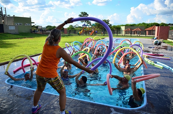 A hidroginástica é considerada um ótimo exercício físico, principalmente para a terceira idade (Foto: Divulgação/Prefeitura de Votuporanga)