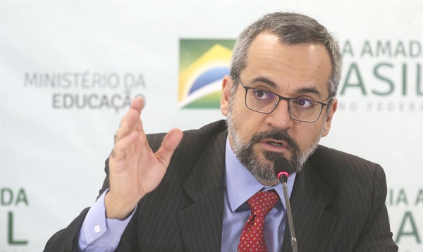 O polêmico ex-ministro da Educação Abraham Weintraub passa por Votuporanga hoje, em meio ao seu ‘tour’ por cidades do interior que considera terem ‘raiz conservadora’ (Foto: Antônio Cruz/Agência Brasil)