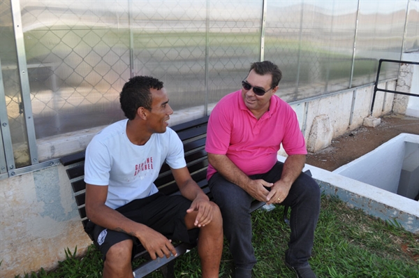 Romário garantiu ao diretor Paulo Ivaldi que vai ficar e cumprir seu contrato