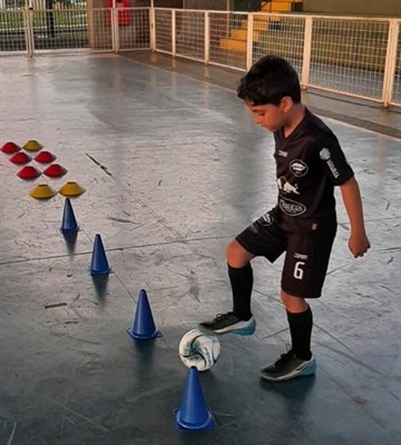 As aulas de Futsal da escolinha do Assary junto com o Brasileirinhos começaram ontem na quadra do clube  (Fotos: A Cidade)