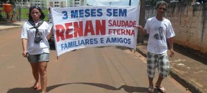 Família homenageia jovem que morreu atropelado 