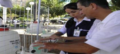 Enfermeira explica que higiene das mãos previne doença