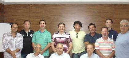 Nove partidos se reúnem para discutir sobre reeleição