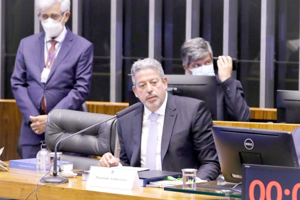 Presidente da Câmara Federal Arthur Lira (PP) distribui o “pacotão da alegria” para permanecer no cargo que está em Brasília. (Foto: Assessoria)