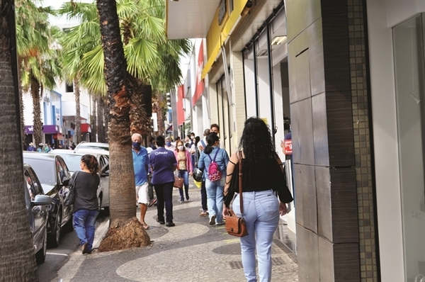 Ele reforçou que o governo recomenda apenas que comércios aumentem a fiscalização dos protocolos de segurança (Foto: A Cidade)