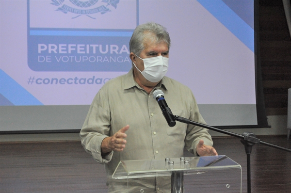 Força-tarefa de fiscalização aplica primeira multa durante a segunda noite do toque de recolher em Votuporanga (Foto: A Cidade)