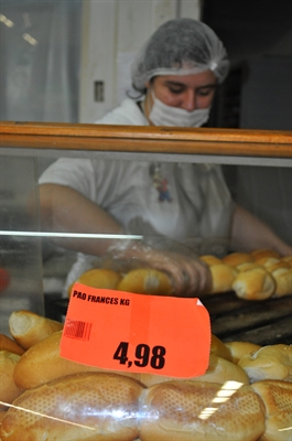Pão francês chega até a R$ 9 o quilo na cidade