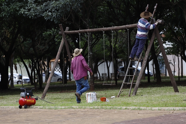 Trabalho é coordenado pela Secretaria Municipal de Esportes e Lazer por meio de contratação de empresas especializadas (Foto: Divulgação/Prefeitura de Votuporanga)