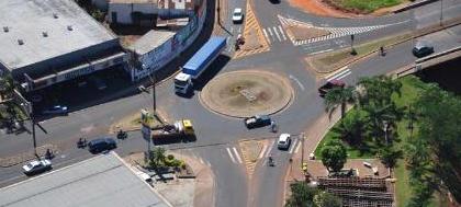 Avenidas Brasil e Emílio Arroyo são recapeadas  