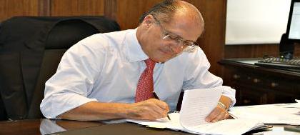 Alckmin assina decreto que desapropria áreas