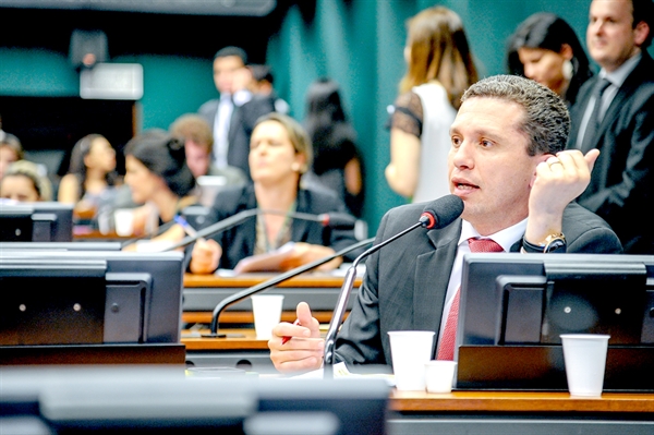 Deputado Pinato reúne-se com as lideranças locais e visita a Santa Casa, neste sábado (Foto: Assessoria)