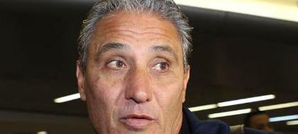 Tite é aplaudido pela torcida no retorno do Timão