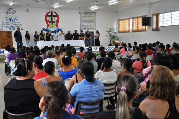 No início da tarde desta sexta-feira, a Secretaria de Direitos Humanos ofereceu palestra motivacional (Foto: Prefeitura de Votuporanga)